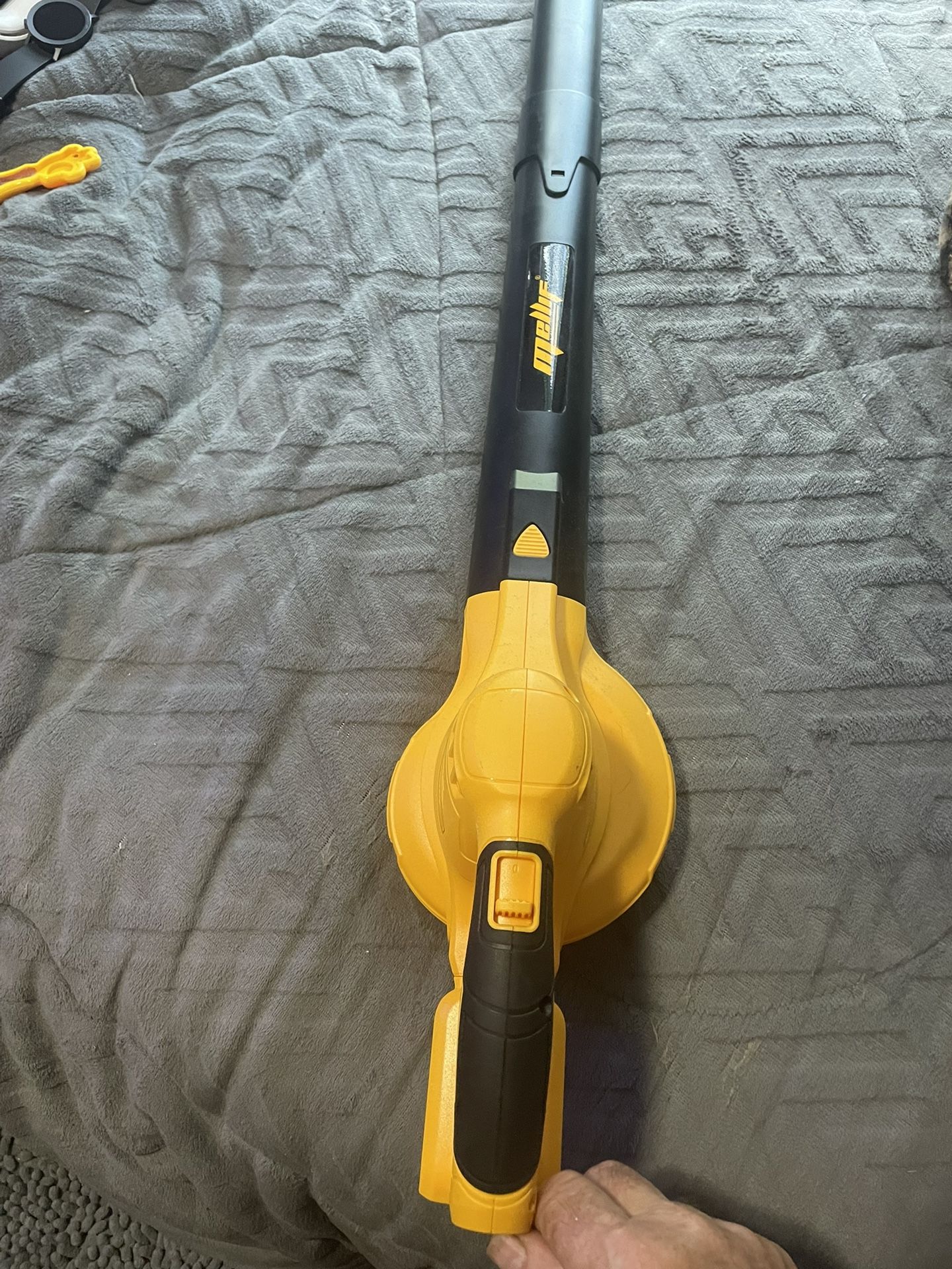 Leaf Blower Uses Dewalt 20v Batteries