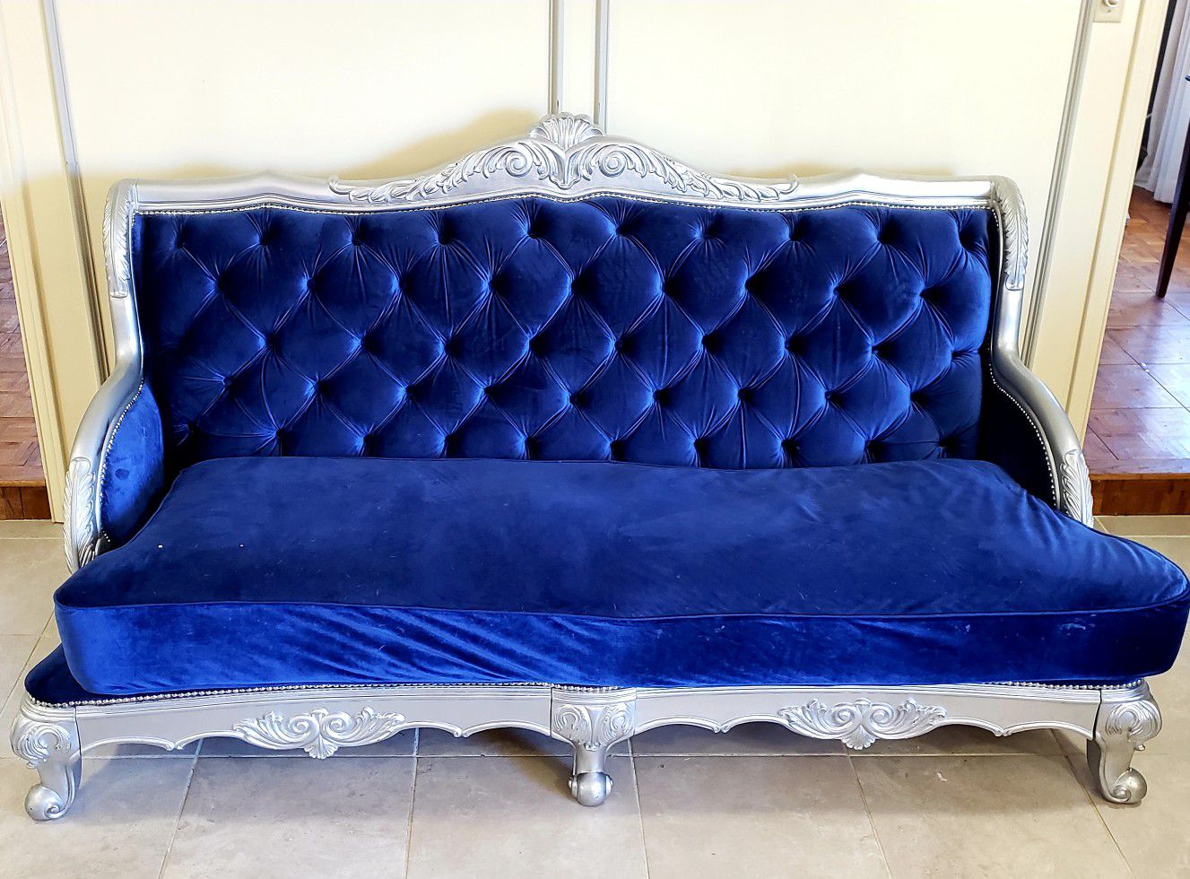 Royal Vintage Couch