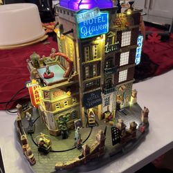 Lemax Spooky Town Haunted Hotel