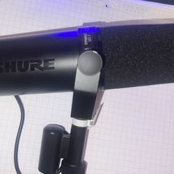 Shure SM7dB Professional Studio Microphone
