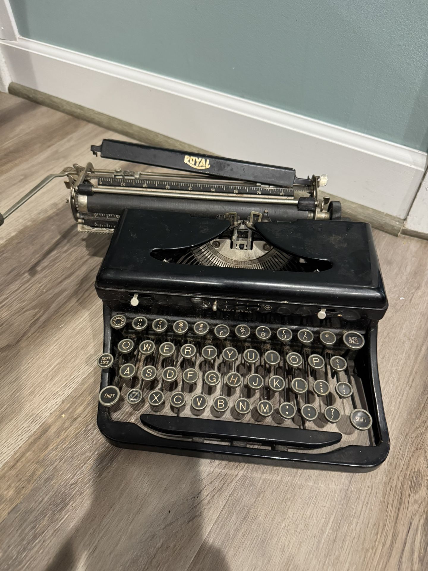 1930's Royal De Luxe Portable Typewriter for Parts / Repair