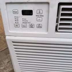 AC UNIT.  220v WORKS GREAT 