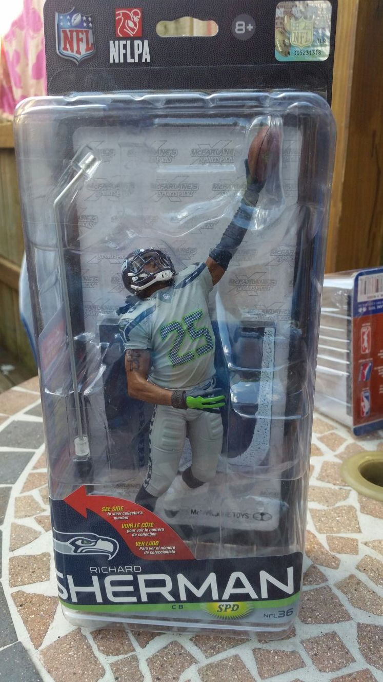 Mcfarlane NFL series 36 RICHARD SHERMAN CHASE