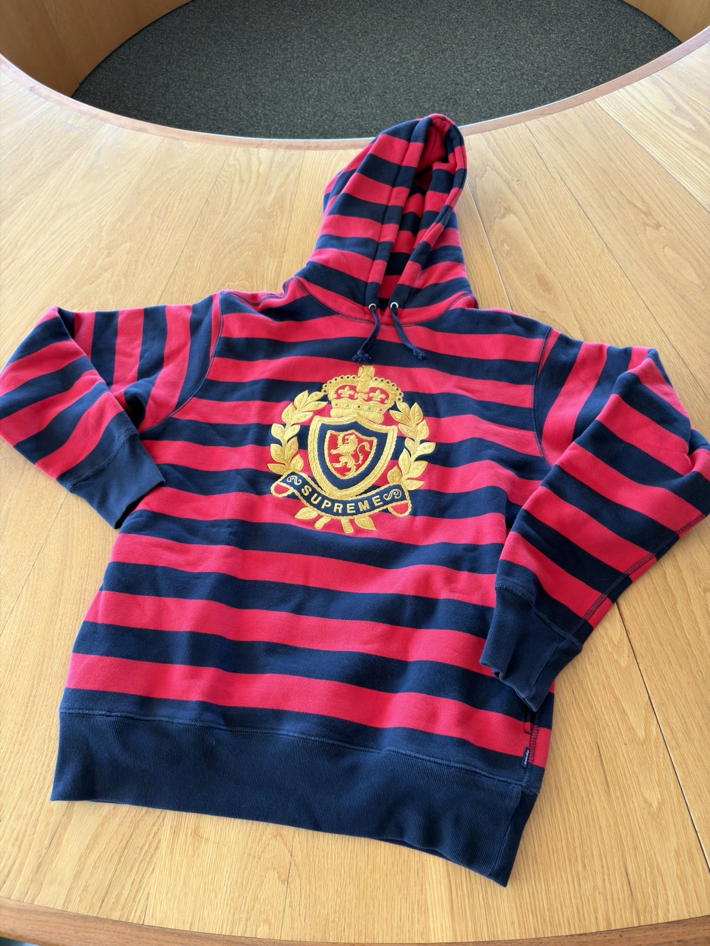 Vintage 2007 Supreme Crest Hoodie Rare Kanye