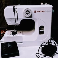 Singer M1000 Sewing Machine 