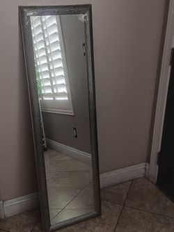 Thin Leaner Mirror