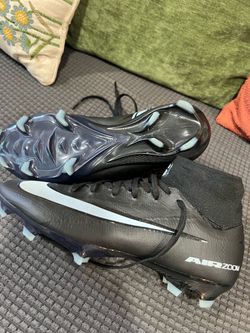 Nike Soccer Cleats Size 6.5 Kids