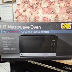 LG
NeoChef 1.5 cu. ft. 1100-Watt Countertop Microwave in Stainless Steel with Smart Inverter