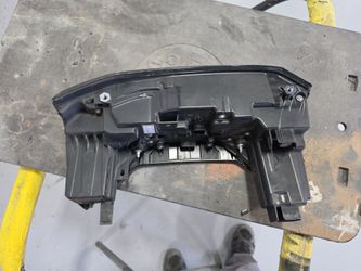 Tundra tail light ( left)