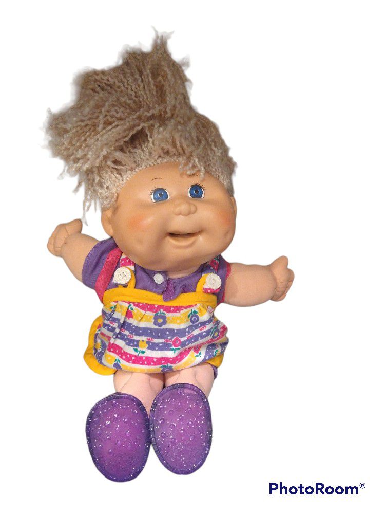 Vintage 1996 Mattel Feed Me Cabbage Patch Doll 15" Tall Backpack Blonde Hair. Great shape.