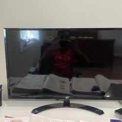 32 Inch LG monitor 
