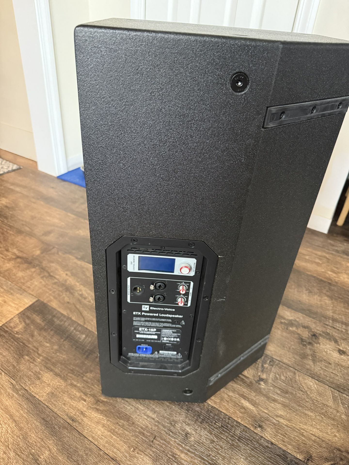 Electro Voice ETX-15P Powered Speakers