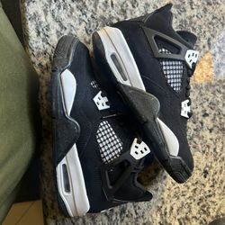 New Jordan 4 White Thunder Size 4.5y