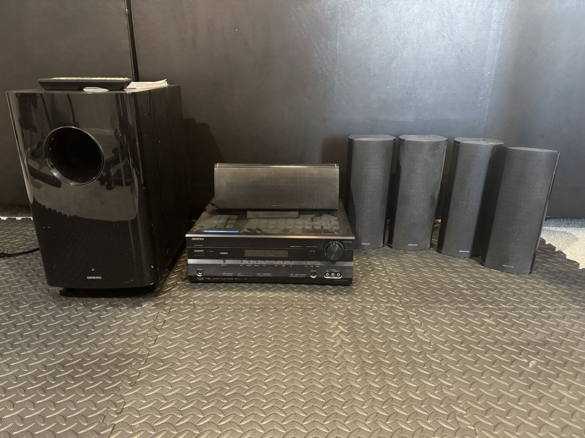 Onkyo Home Theater System HT-SP 904