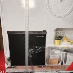 Compact Refrigerator 