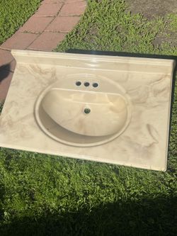 Style Selections Caramel 31-in Caramel Cultured Marble Integral Single Sink Bathroom Vanity Top