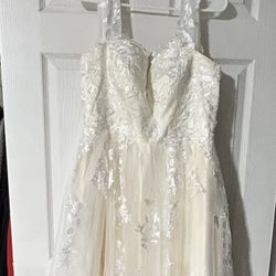 Wedding Dress - 8/10