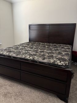 KING BED & 6 DRAWER DRESSER W/ MIRROR