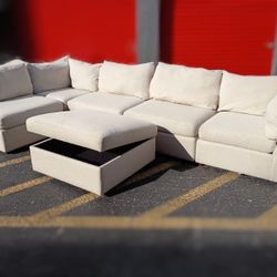 Free Delivery Today. ($7.5k Retail Price) Bassett Sectional Couch With Storage Ottoman. Pet Free And Smoke Free. No Stains.( Steam Cleaned Sofa)