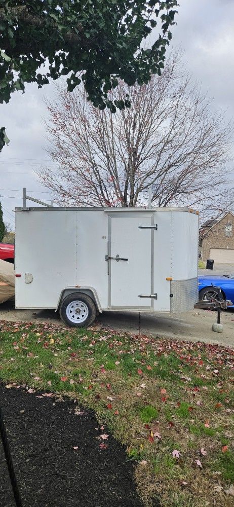 Inclosed Trailer Single Axle Used 2016