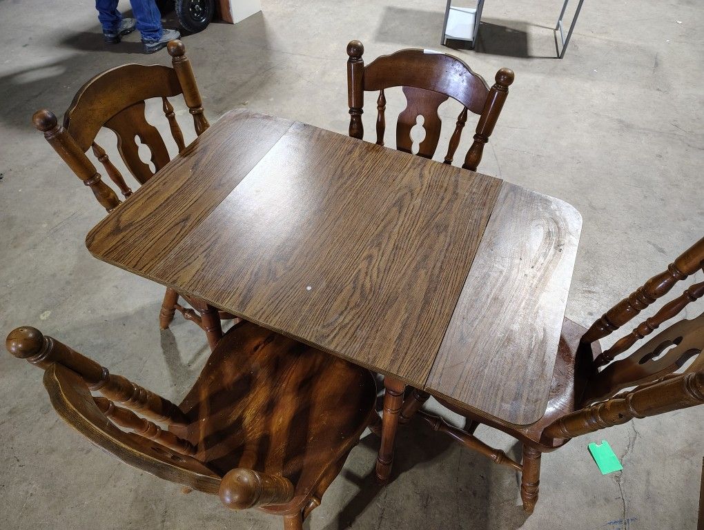 Dinning Room Table And 4 Chairs