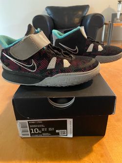 Boys Kyrie Nike