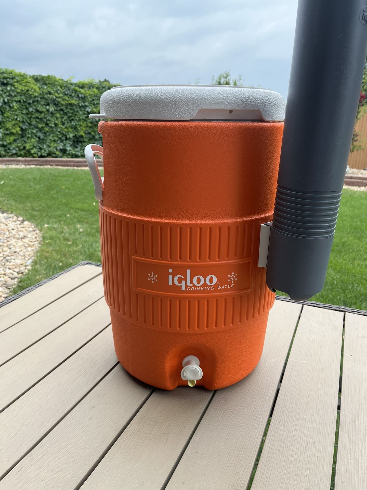 Igloo 5 Gallon Beverage Dispenser