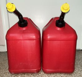 GAS CAN – QTY 2 BLITZ GENUINE 5 GALLON GAS CANS – MODEL 50833