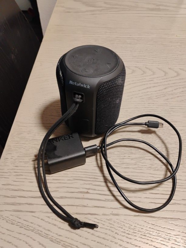 Notabrick Bluetooth Speaker π With Charger