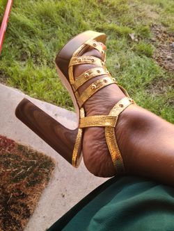 Jessica Simpson Gold Heels