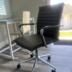 !!!!!TWO DESK CHAIRS AVAILABLE NOW!!!!!