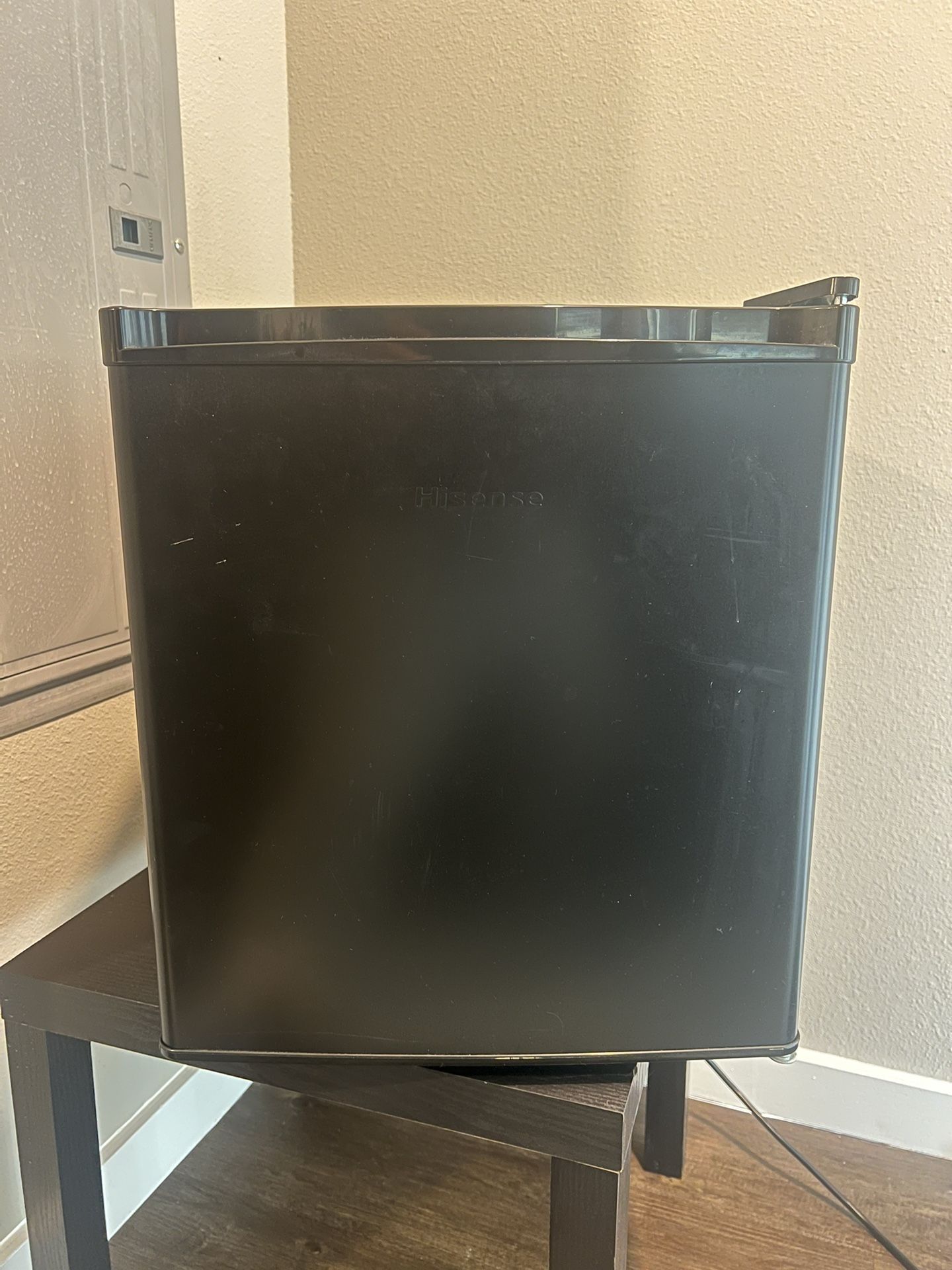 HISENSE MINI FRIDGE IN MINT CONDITION