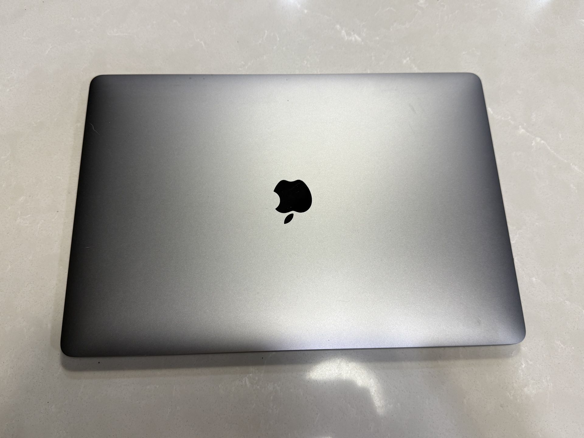 MacBook Pro 15” (A1990)