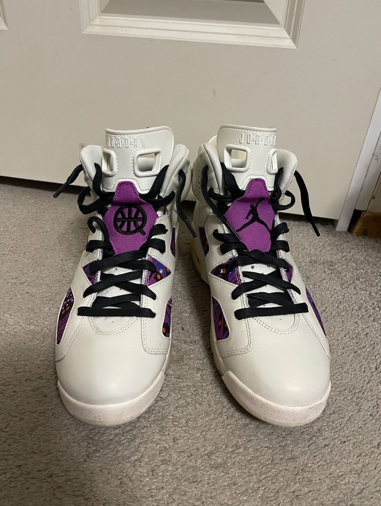 VNDS JORDAN 6 QUAI SIZE 10.5 NO BOX WORN 2-3X  