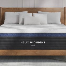 Helix Midnight Luxe Mattress (King) Like New. Orig $2372