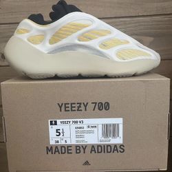 Adidas Boost 700 Creme