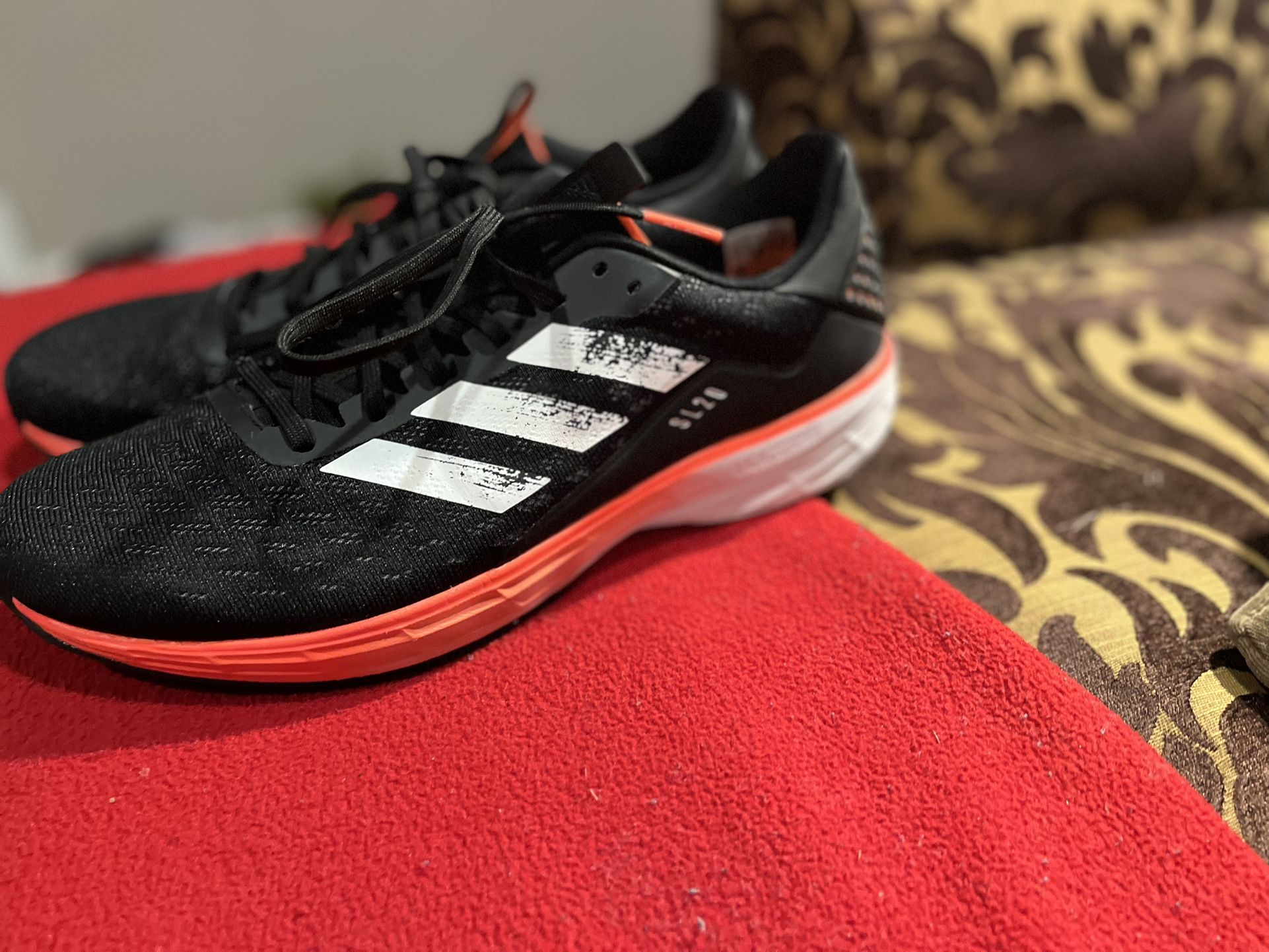 Adidas SL20 Core Black/Cloud White/Signal Coral