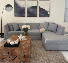 SECTIONAL SOFA - COUCH 
