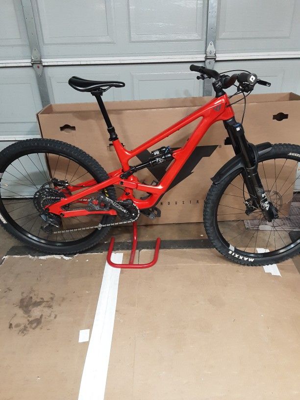 2022 YT Capra Core 3