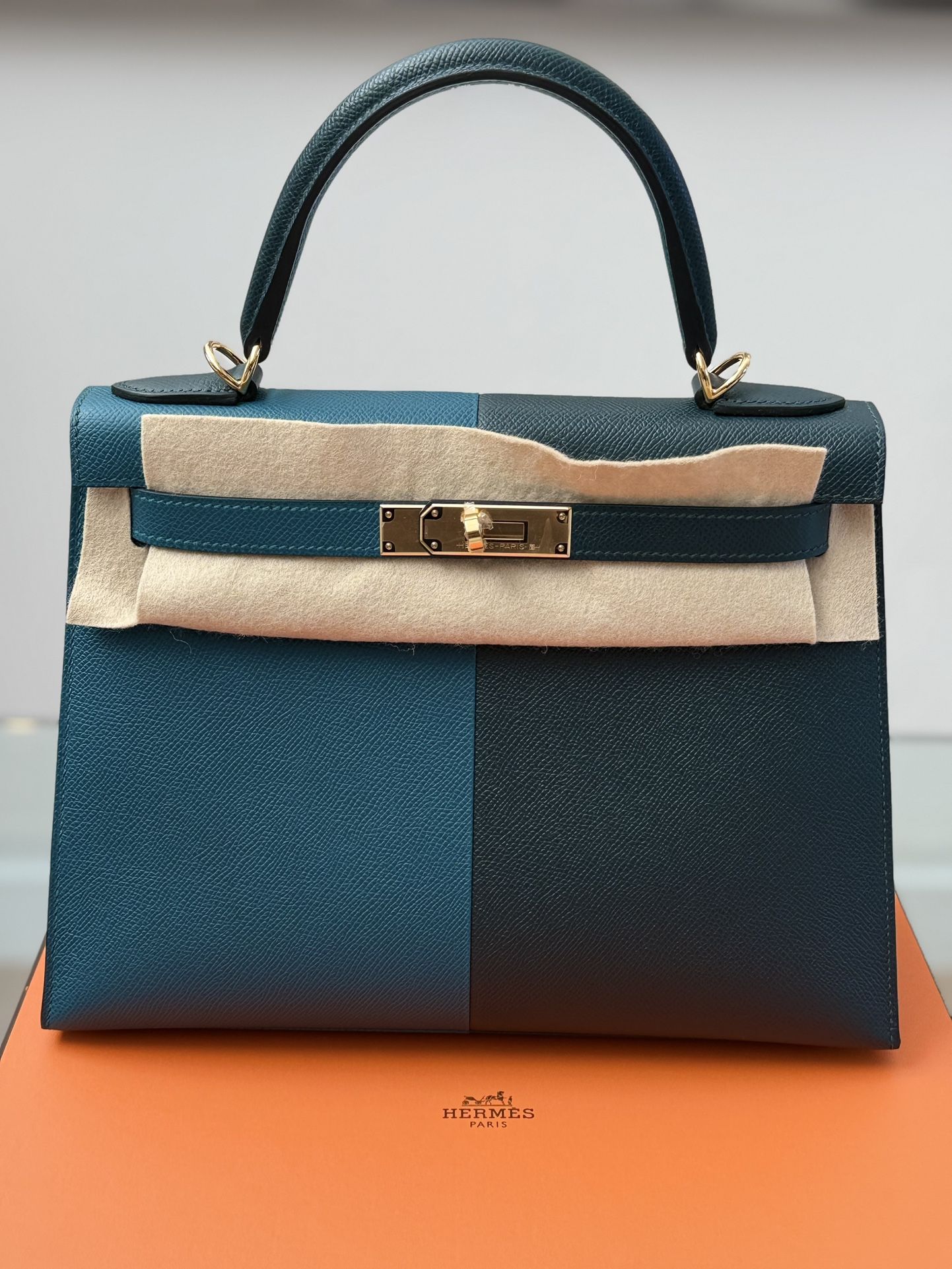 New 2024 Hermes Kelly Sellier 28 Casaque Vert Cypres/Vert Bosphore Epsom Bag