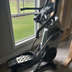 Elliptical (Max Trainer)