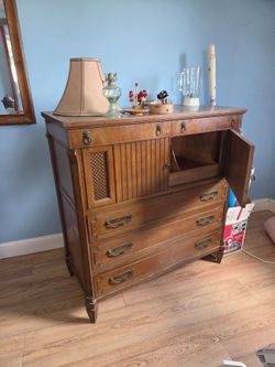 Gentlemen dresser