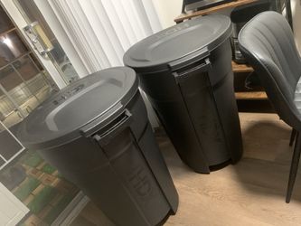 32 Gal Black Plastic Trash Bin / Can Pair