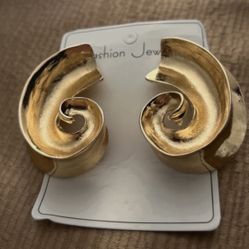 Aretes de oro vintage elegantes en espiral, grue