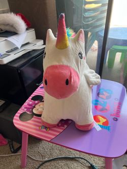 Hopping unicorn inflatable