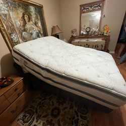 Bed Mattress With Adjustable Bed Frame 