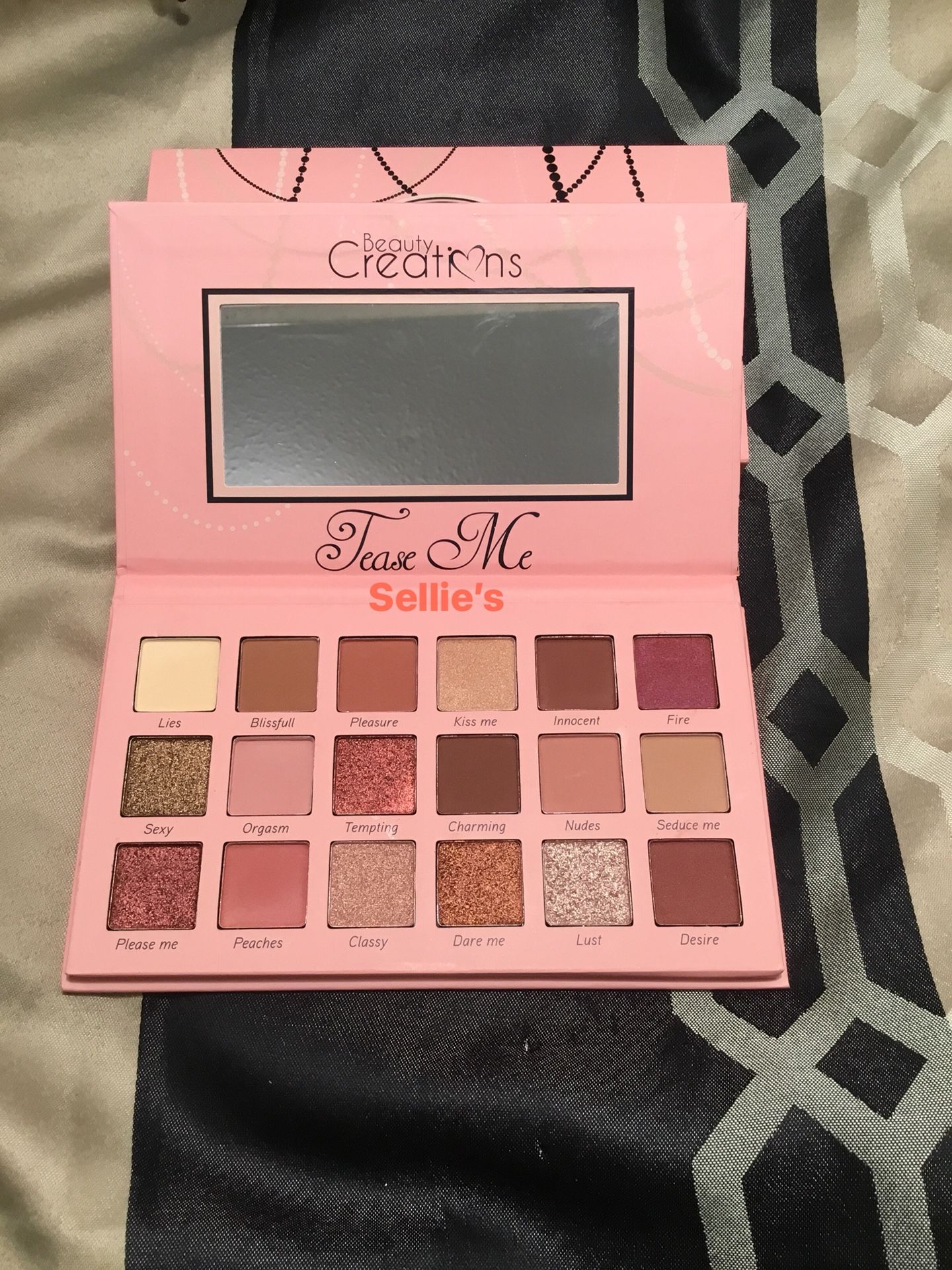 BEAUTY CREATIONS “TEASE ME” Palette