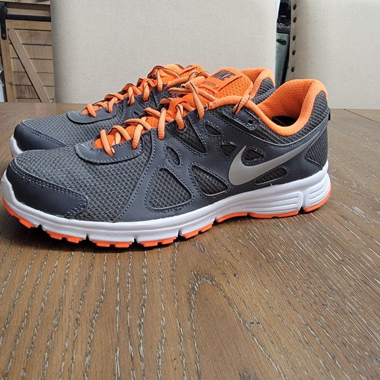 Nike Revolution 2