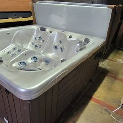 Hot tub 