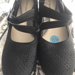 Brand New Womens Shoes Size 10